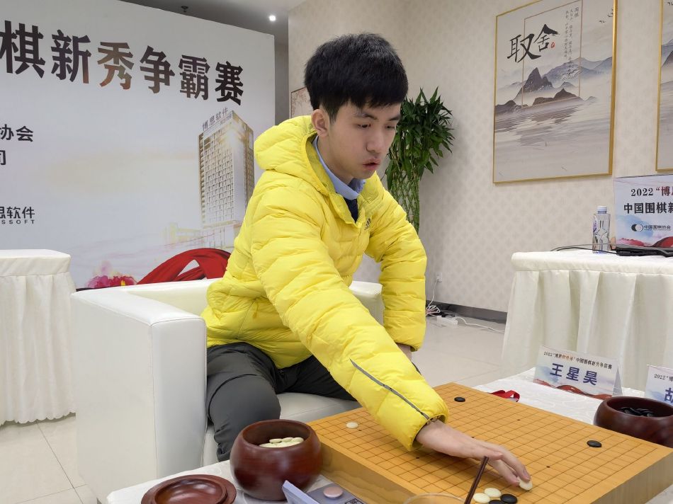 在本轮土超联赛中，安卡拉古库俱乐部主席因不满判罚，在赛后殴打主裁判。